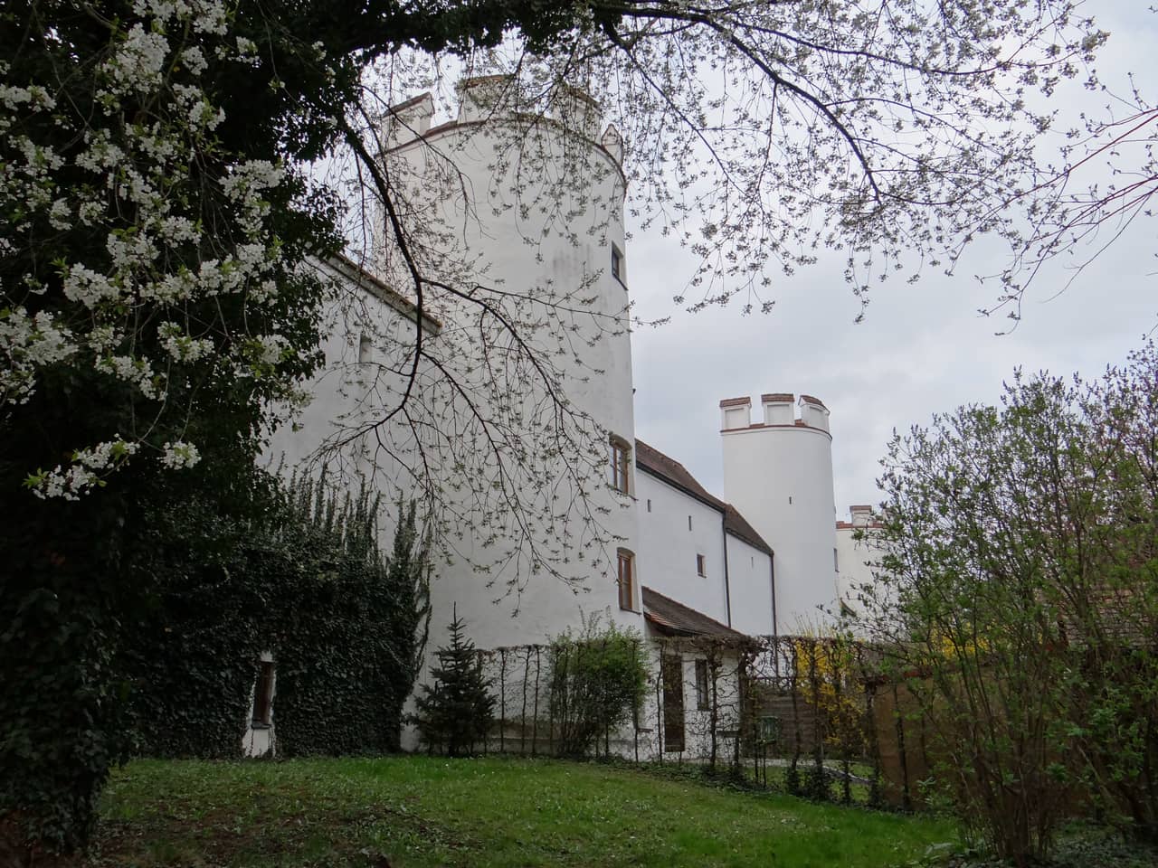 Stadtmauer mit Türmen - 14. Jahrhundert