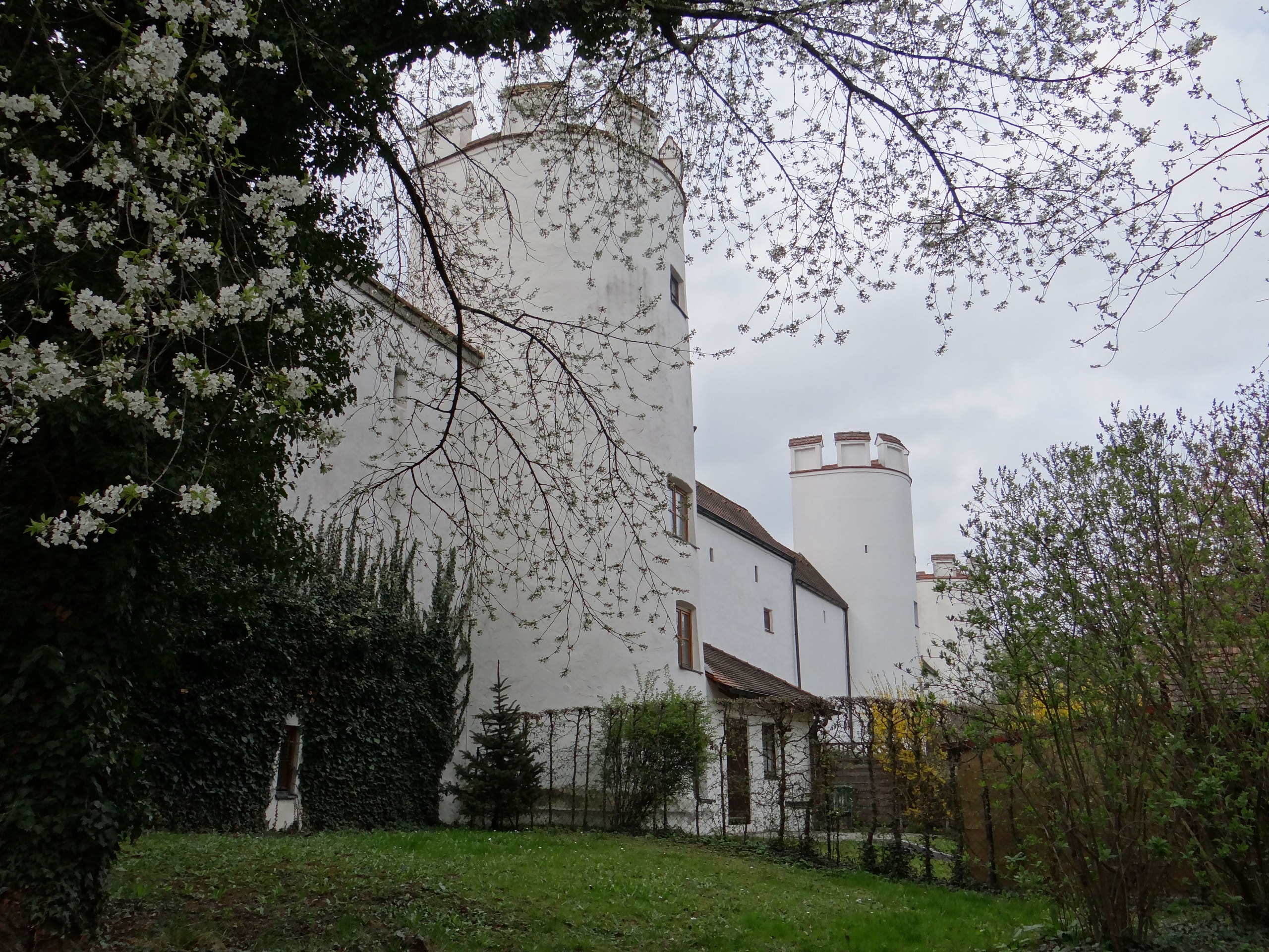 Stadtmauer mit Türmen - 14. Jahrhundert
